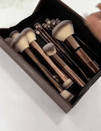1 set🔥(20-piece coffee-coloured makeup brush set + 2 powder puffs)🔥
